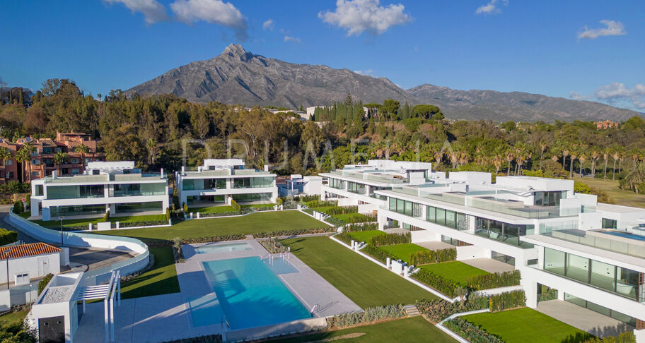 Propriété semi-détachée de luxe et de grande qualité, dans le Golden Mile de Marbella.