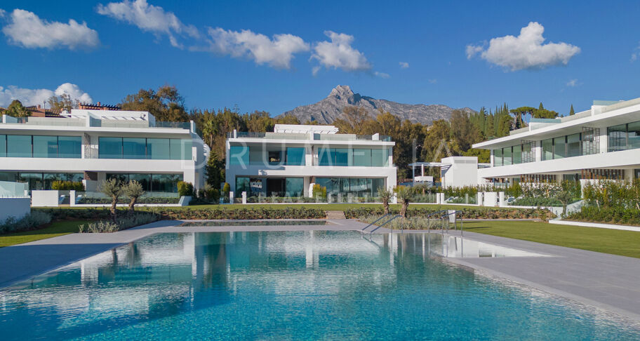 Propriété semi-détachée de luxe et de grande qualité, dans le Golden Mile de Marbella.