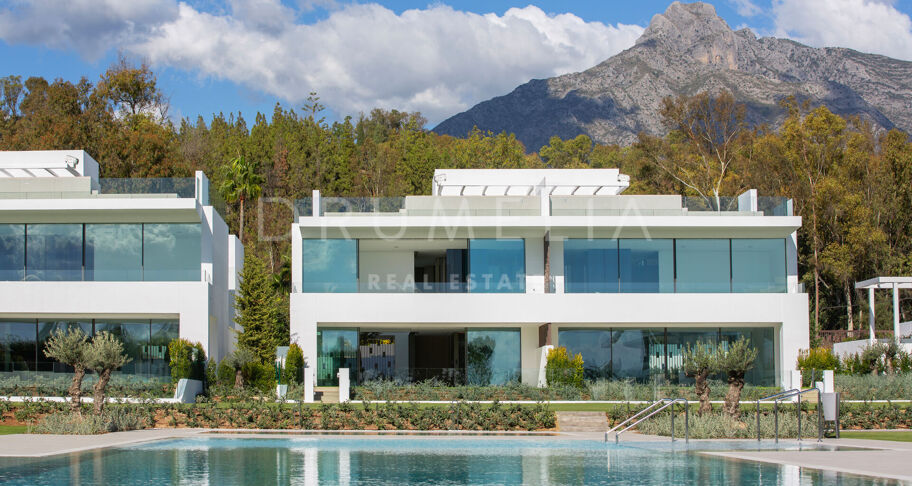 Propriété semi-détachée de luxe et de grande qualité, dans le Golden Mile de Marbella.