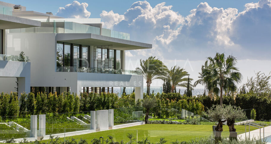 Propriété semi-détachée de luxe et de grande qualité, dans le Golden Mile de Marbella.