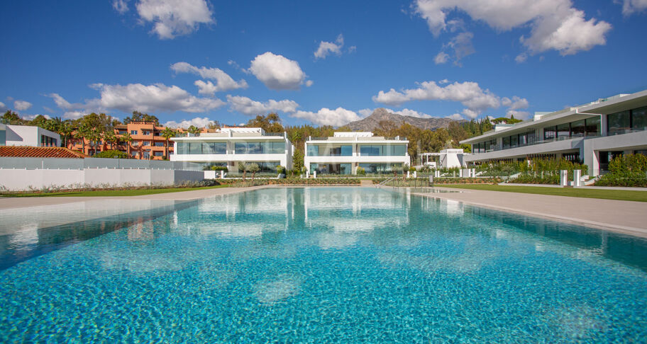 Propriété semi-détachée de luxe et de grande qualité, dans le Golden Mile de Marbella.