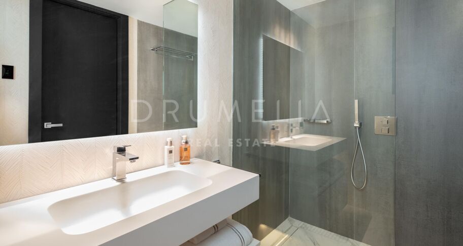 Hervorragende moderne Luxuswohnung mit Blick auf das Mittelmeer, Puerto Banus, Marbella