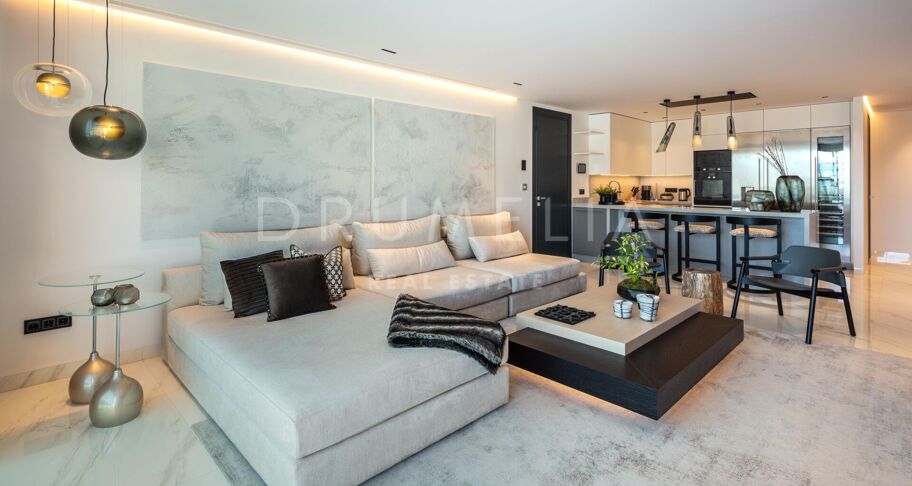 Hervorragende moderne Luxuswohnung mit Blick auf das Mittelmeer, Puerto Banus, Marbella