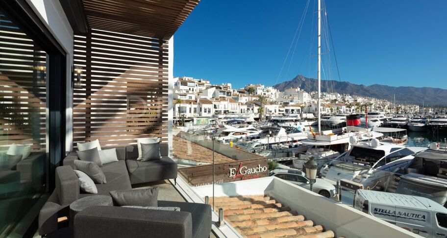 Hervorragende moderne Luxuswohnung mit Blick auf das Mittelmeer, Puerto Banus, Marbella