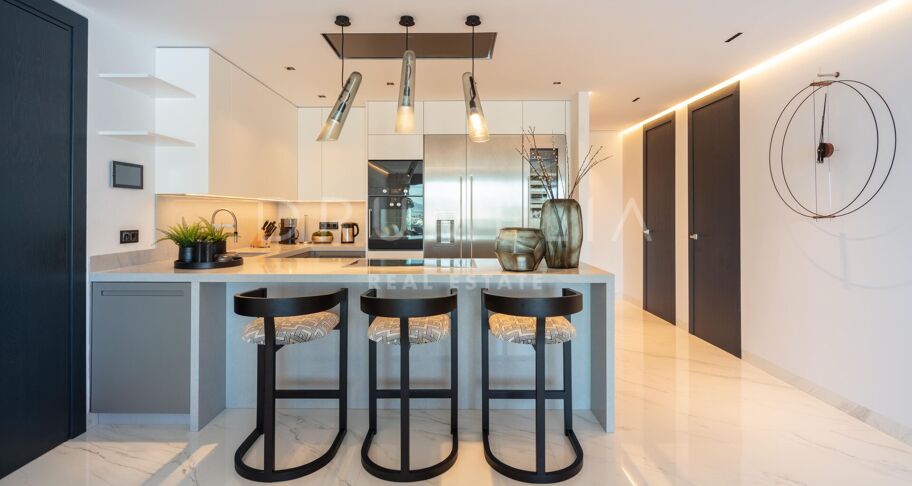 Hervorragende moderne Luxuswohnung mit Blick auf das Mittelmeer, Puerto Banus, Marbella