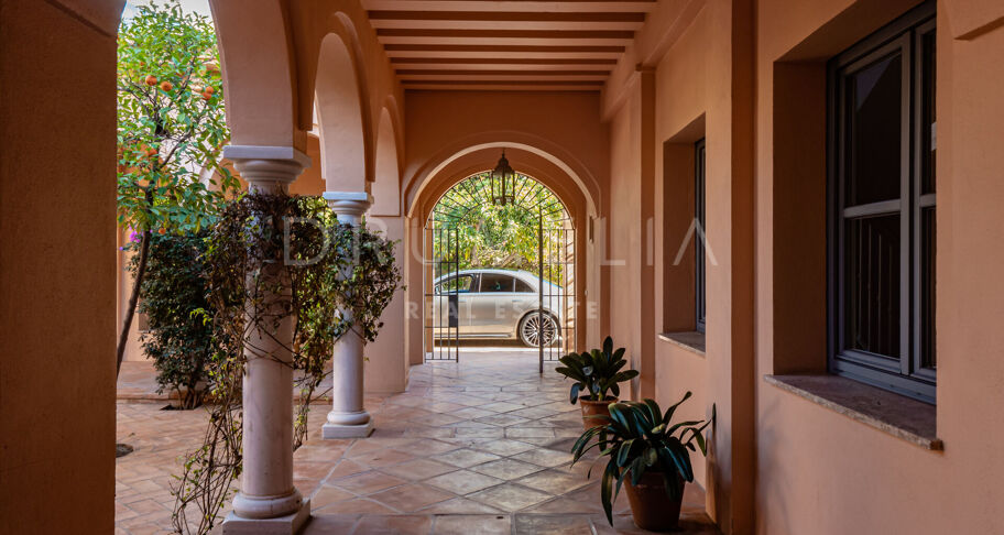 Villa Pace - Stunning Mediterranean-Style Luxury House in Los Flamingos, Benahavis