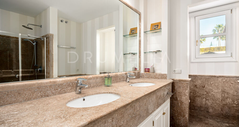 Villa Pace - Stunning Mediterranean-Style Luxury House in Los Flamingos, Benahavis