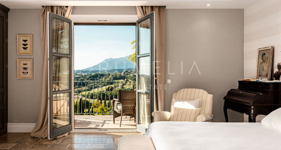 Villa Pace - Stunning Mediterranean-Style Luxury House in Los Flamingos, Benahavis