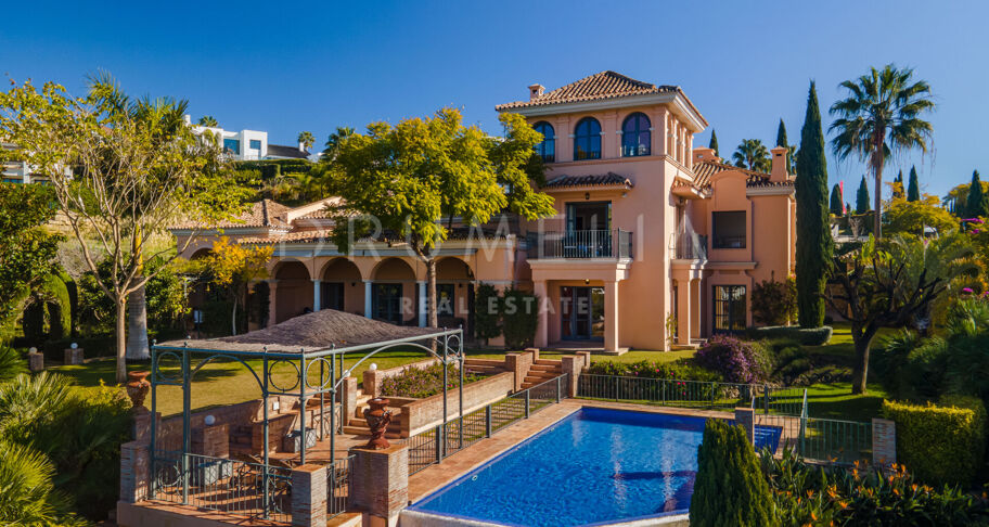 Villa Pace - Stunning Mediterranean-Style Luxury House in Los Flamingos, Benahavis