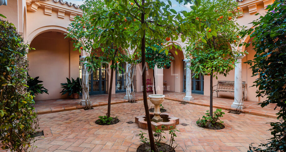 Villa Pace - Stunning Mediterranean-Style Luxury House in Los Flamingos, Benahavis