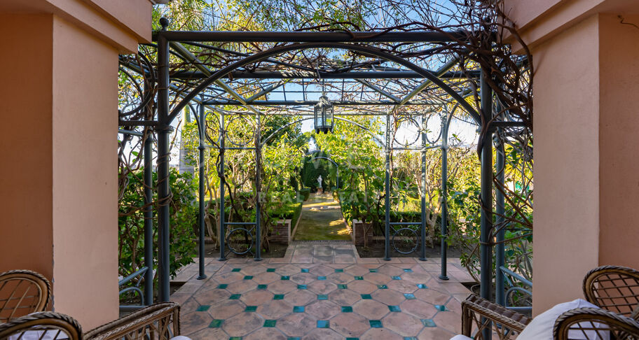 Villa Pace - Stunning Mediterranean-Style Luxury House in Los Flamingos, Benahavis
