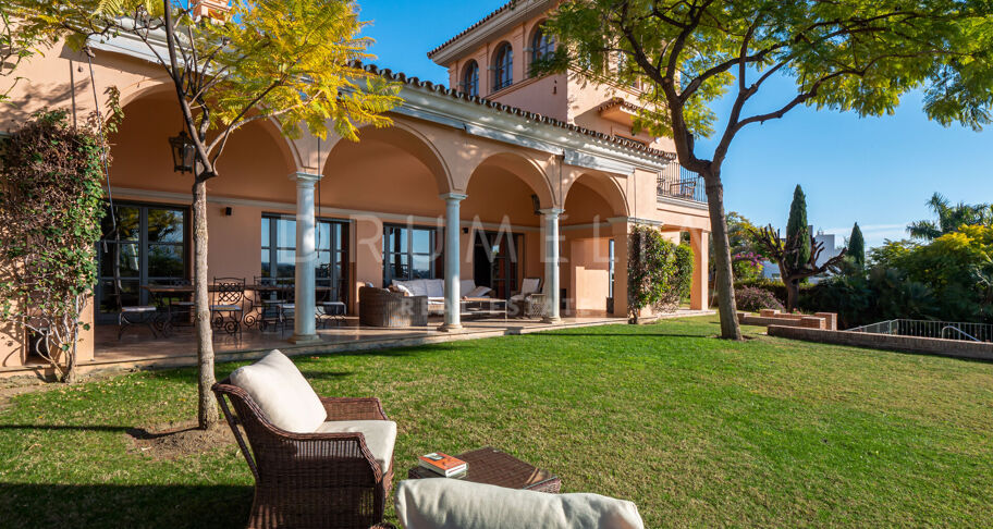 Villa Pace - Stunning Mediterranean-Style Luxury House in Los Flamingos, Benahavis