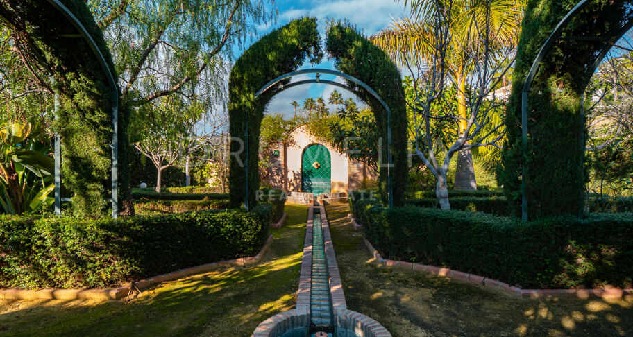 Villa Pace - Stunning Mediterranean-Style Luxury House in Los Flamingos, Benahavis