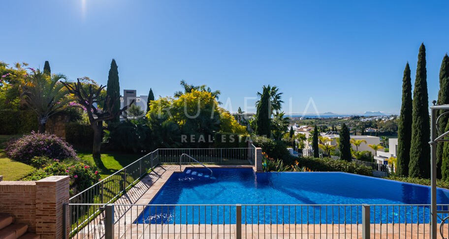 Villa Pace - Stunning Mediterranean-Style Luxury House in Los Flamingos, Benahavis