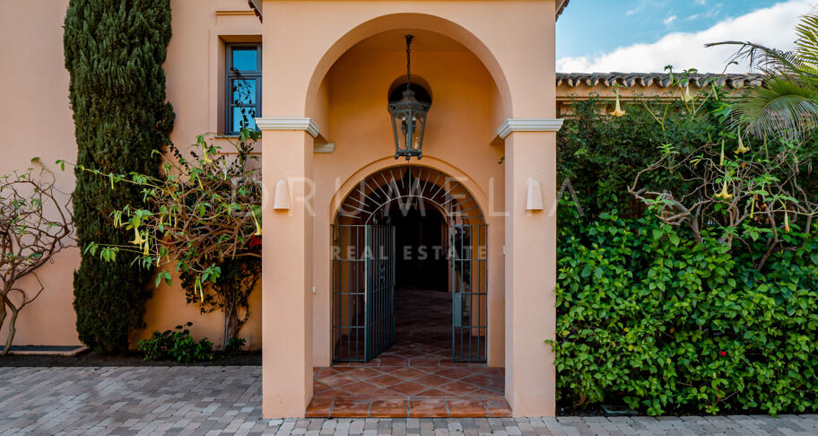 Villa Pace - Stunning Mediterranean-Style Luxury House in Los Flamingos, Benahavis
