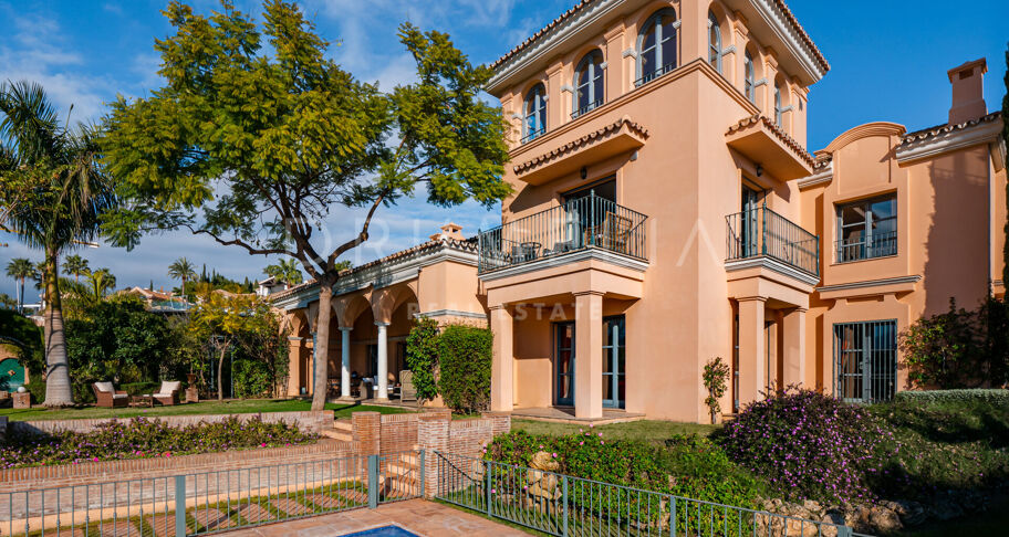 Villa Pace - Stunning Mediterranean-Style Luxury House in Los Flamingos, Benahavis