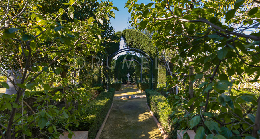 Villa Pace - Stunning Mediterranean-Style Luxury House in Los Flamingos, Benahavis