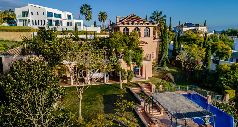 Villa Pace - Stunning Mediterranean-Style Luxury House in Los Flamingos, Benahavis