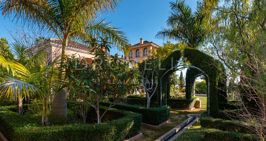 Villa Pace - Stunning Mediterranean-Style Luxury House in Los Flamingos, Benahavis