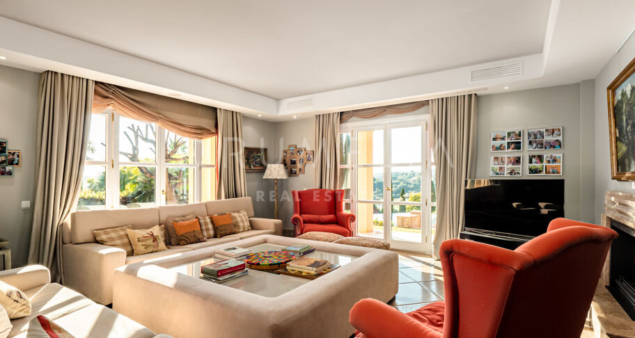 Villa Pace - Stunning Mediterranean-Style Luxury House in Los Flamingos, Benahavis