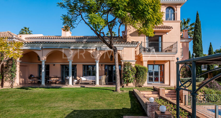 Villa Pace - Stunning Mediterranean-Style Luxury House in Los Flamingos, Benahavis