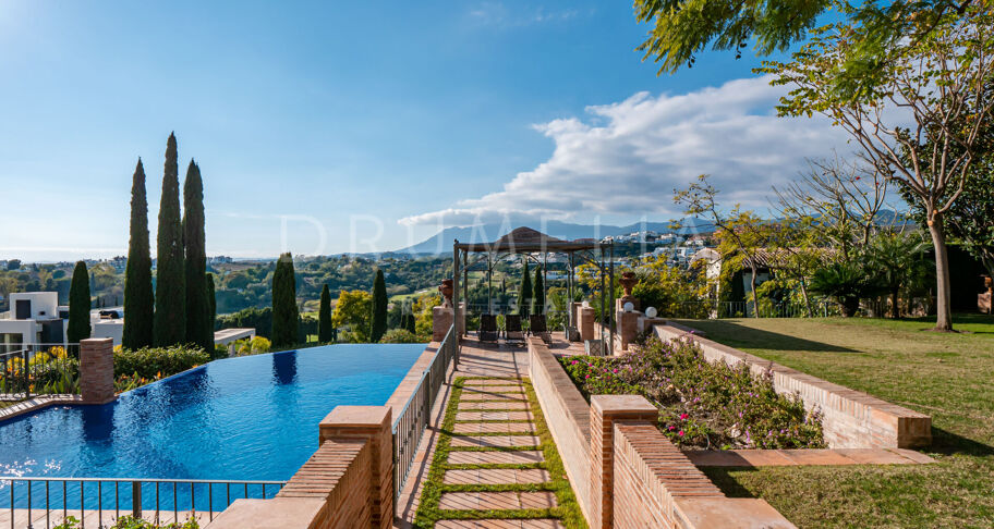 Villa Pace - Stunning Mediterranean-Style Luxury House in Los Flamingos, Benahavis