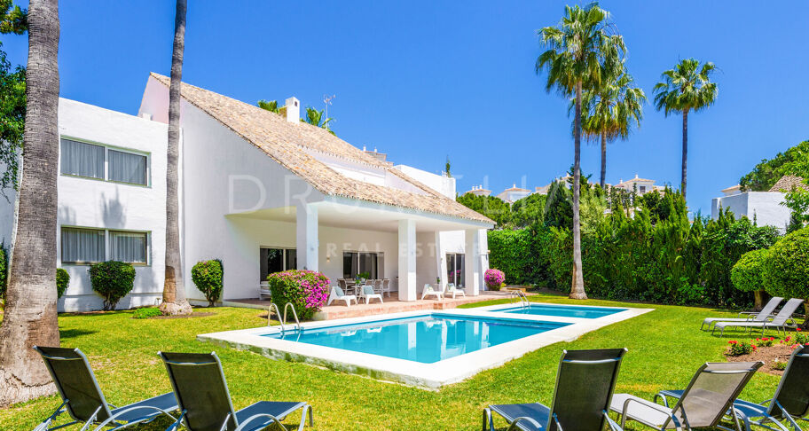 Villa de luxe élégante à côté de la mer et de toutes les commodités, Villa Marina, Puerto Banus