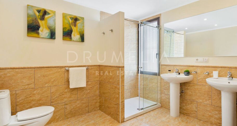 Villa de luxe élégante à côté de la mer et de toutes les commodités, Villa Marina, Puerto Banus