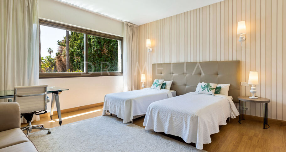 Villa de luxe élégante à côté de la mer et de toutes les commodités, Villa Marina, Puerto Banus
