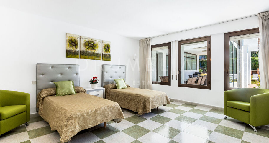 Luxuriöse Villa am Strand mit modernem Interieur, Villa Marina, Puerto Banus