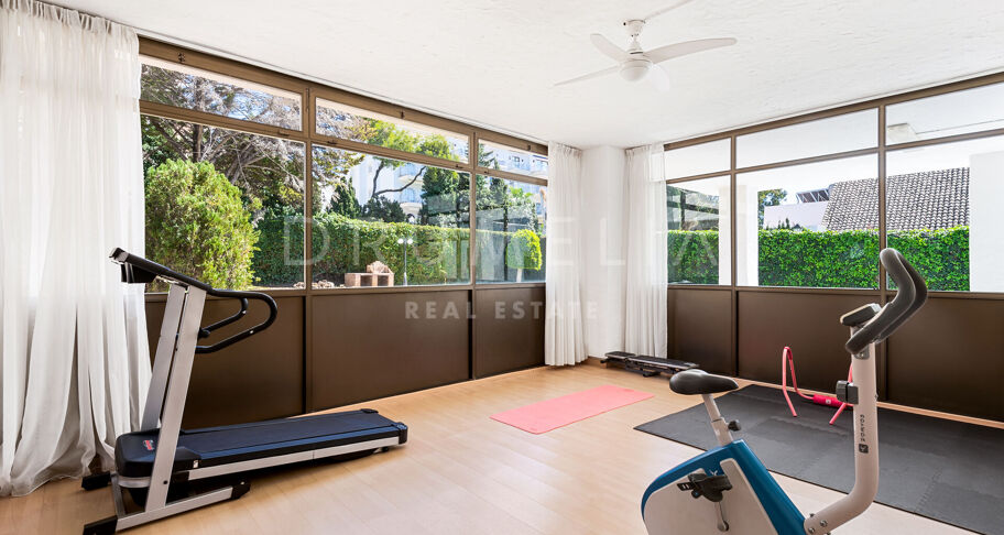 Luxuriöse Villa am Strand mit modernem Interieur, Villa Marina, Puerto Banus