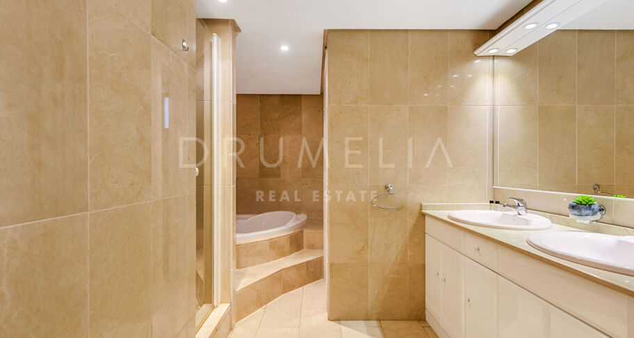 Luxuriöse Villa am Strand mit modernem Interieur, Villa Marina, Puerto Banus