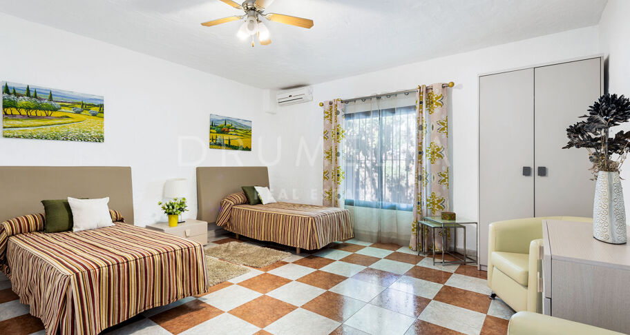 Luxuriöse Villa am Strand mit modernem Interieur, Villa Marina, Puerto Banus