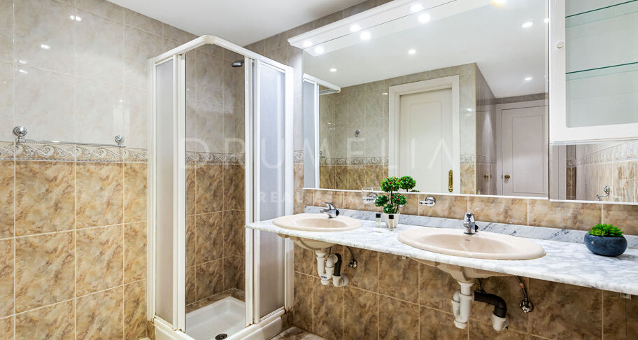 Luxuriöse Villa am Strand mit modernem Interieur, Villa Marina, Puerto Banus