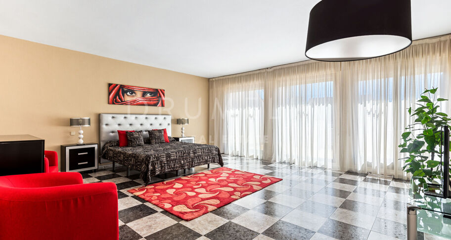 Luxuriöse Villa am Strand mit modernem Interieur, Villa Marina, Puerto Banus