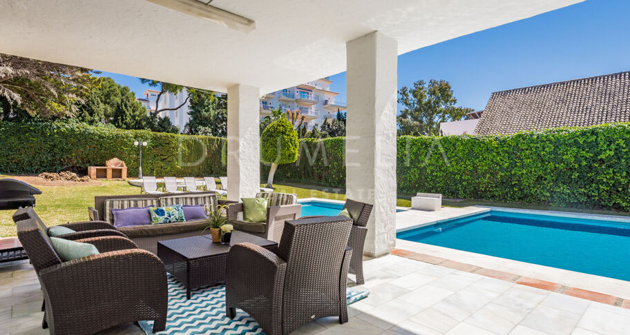 Luxuriöse Villa am Strand mit modernem Interieur, Villa Marina, Puerto Banus