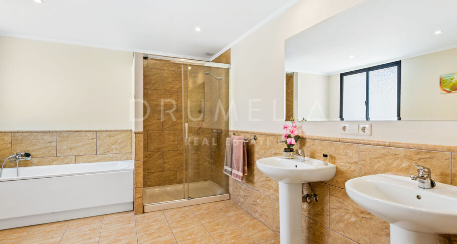 Elegante Luxusvilla am Strand in der Nähe des fabelhaften Puerto Banus, Marbella