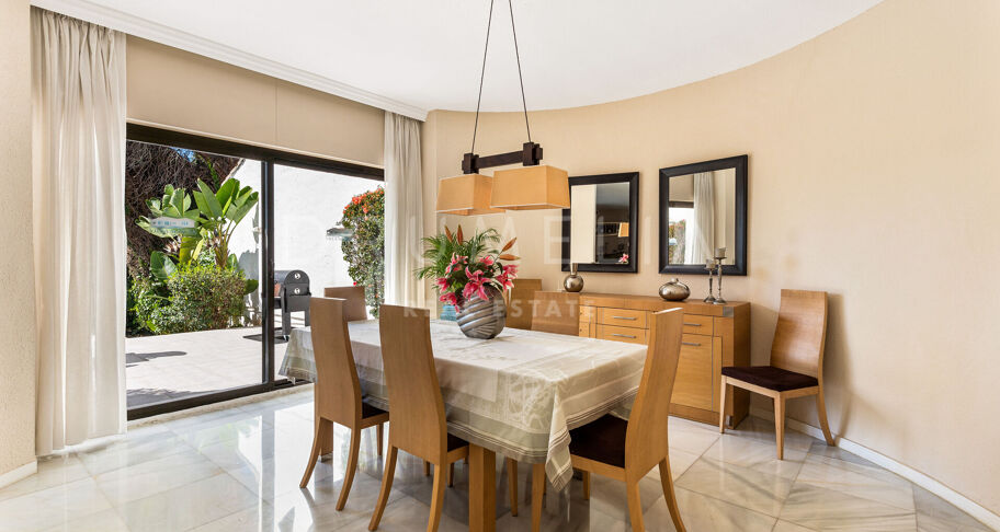 Elegante Luxusvilla am Strand in der Nähe des fabelhaften Puerto Banus, Marbella