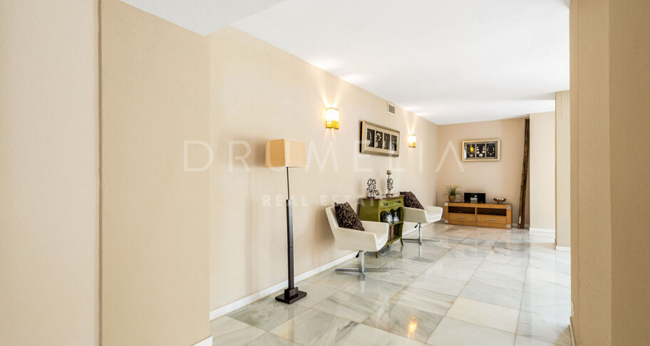 Elegante Luxusvilla am Strand in der Nähe des fabelhaften Puerto Banus, Marbella