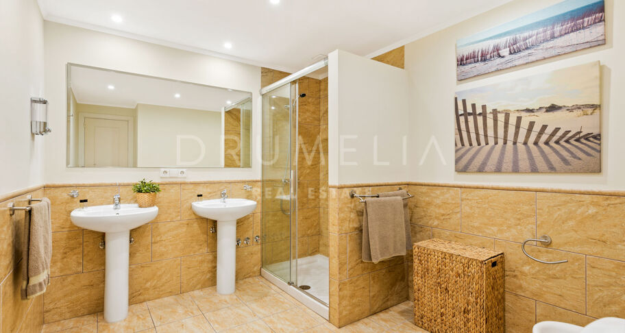 Elegante Luxusvilla am Strand in der Nähe des fabelhaften Puerto Banus, Marbella
