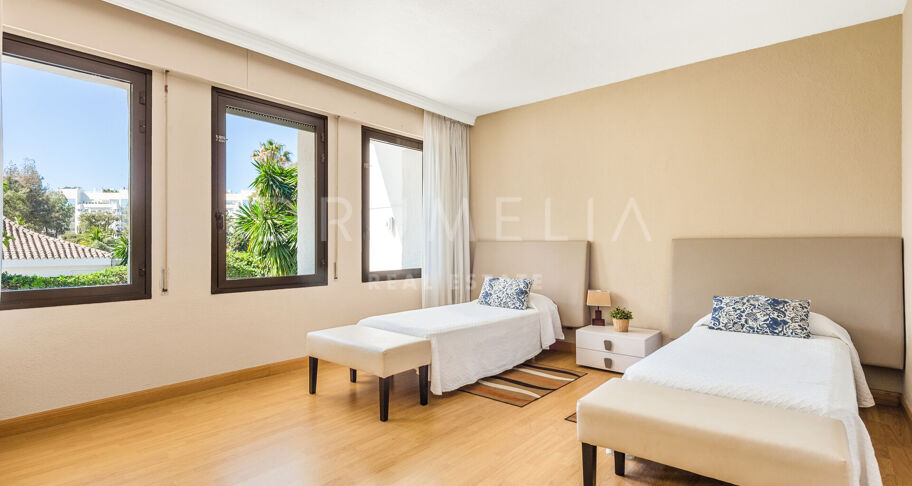 Elegante Luxusvilla am Strand in der Nähe des fabelhaften Puerto Banus, Marbella