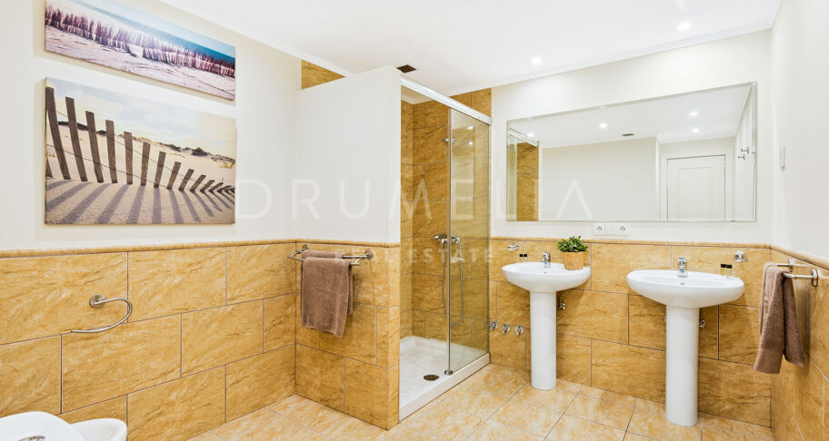 Elegante Luxusvilla am Strand in der Nähe des fabelhaften Puerto Banus, Marbella