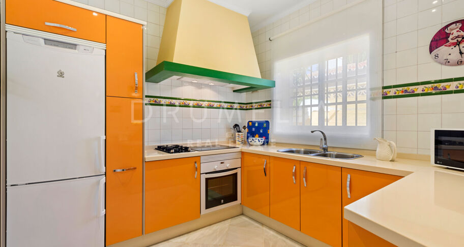 Fabuleuse villa de luxe de style andalou en bord de mer à Guadalmina Baja, Marbella
