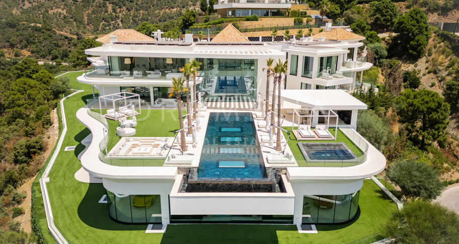 Villa Enso - Gloednieuw buitengewoon modern herenhuis Villa Enso in La Zagaleta, Benahavis.