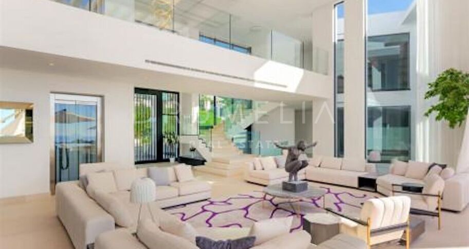 Villa Enso - Gloednieuw buitengewoon modern herenhuis Villa Enso in La Zagaleta, Benahavis.