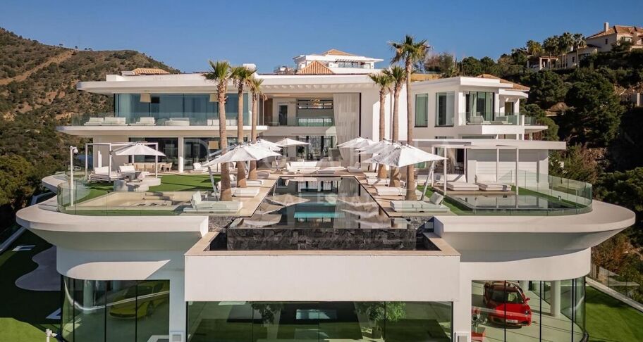 Villa Enso - Gloednieuw buitengewoon modern herenhuis Villa Enso in La Zagaleta, Benahavis.
