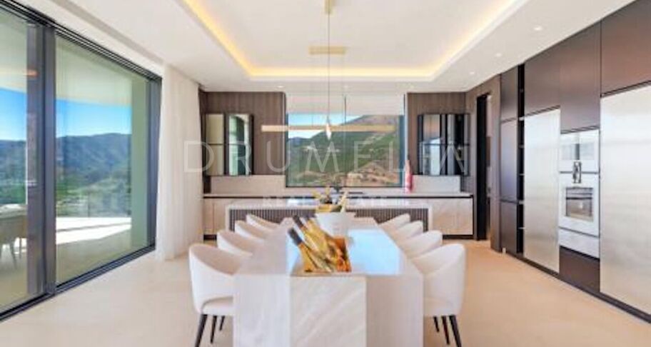 Villa Enso - Gloednieuw buitengewoon modern herenhuis Villa Enso in La Zagaleta, Benahavis.