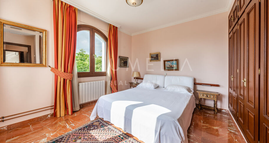 Charming, Full of Character Luxury House of Traditional Style in Nueva Andalucía