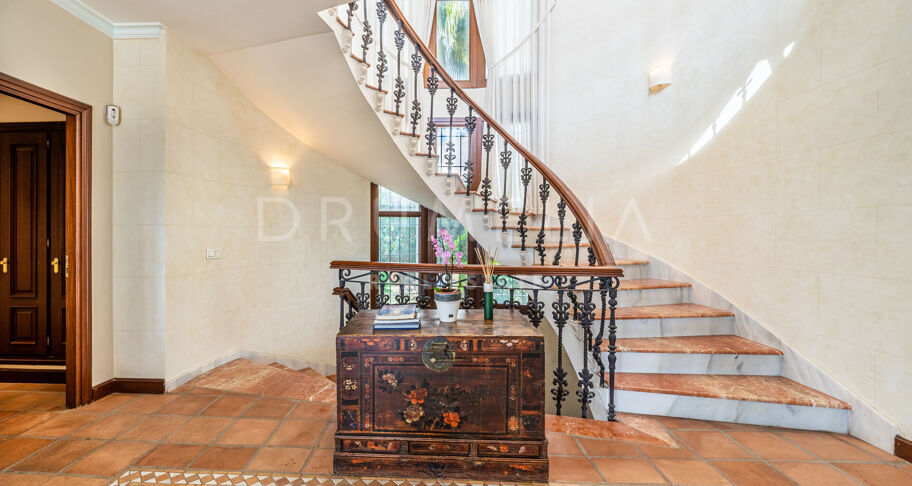Charming, Full of Character Luxury House of Traditional Style in Nueva Andalucía