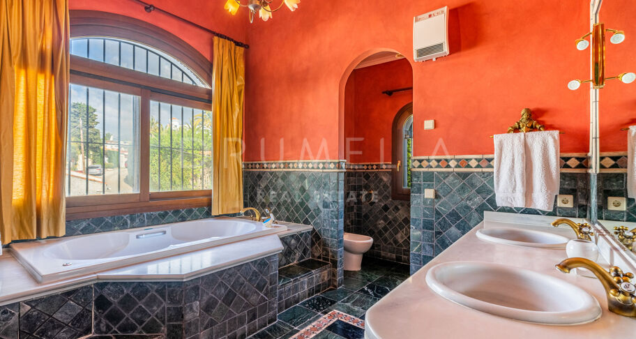 Charming, Full of Character Luxury House of Traditional Style in Nueva Andalucía